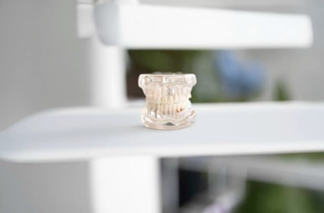 Parodontitis vs Gingivitis: Razlike, simptomi i metode liječenja